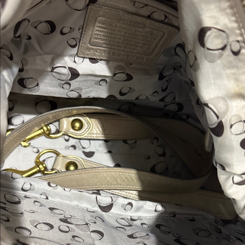 Coach Poppy Legacy Limited Edition Leather Hobo Bag and crossbody - Picture 5 of 8
